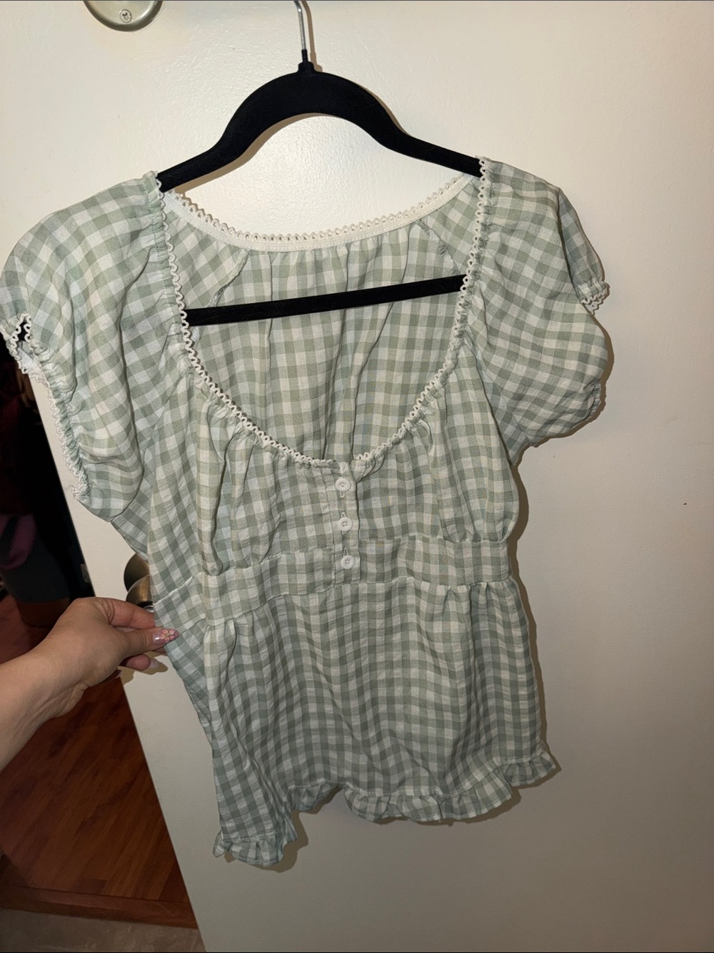 Gingham Scoop-Neck Puff Sleeve Blouse in Sage Green